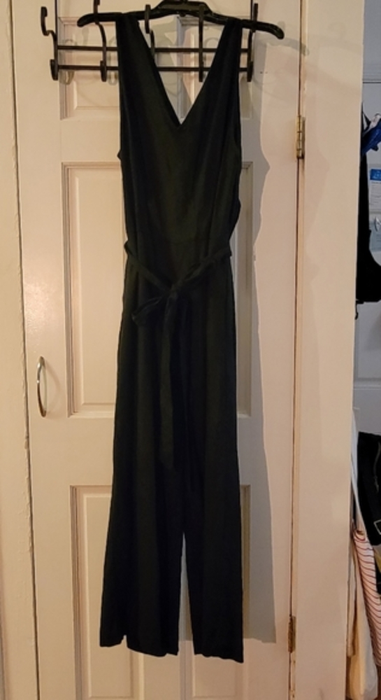 Who What Wear Black Sleeveless V-Neck Cropped Jumpsuit